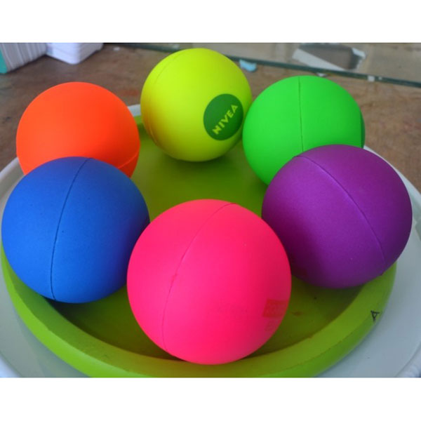 อะไรคือปัจจัยที่มีผลต่อคุณภาพของสีของเล่น PU?